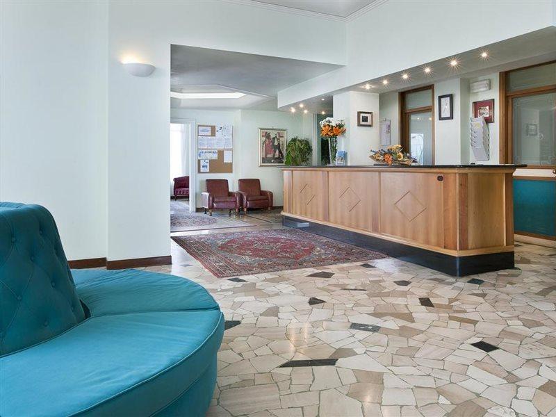 Hotel Tritone Jesolo Lido Exterior photo
