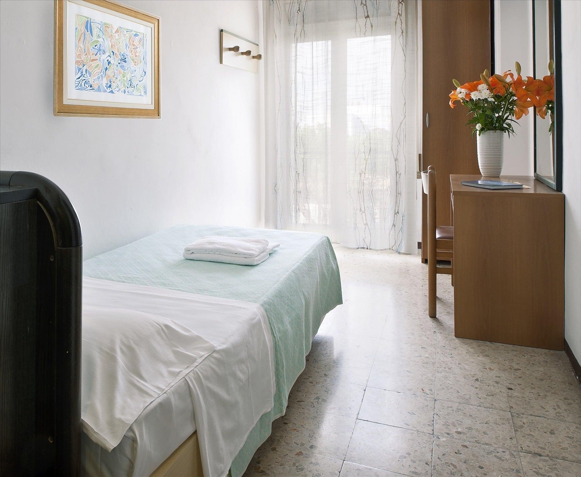 Hotel Tritone Jesolo Lido Exterior photo