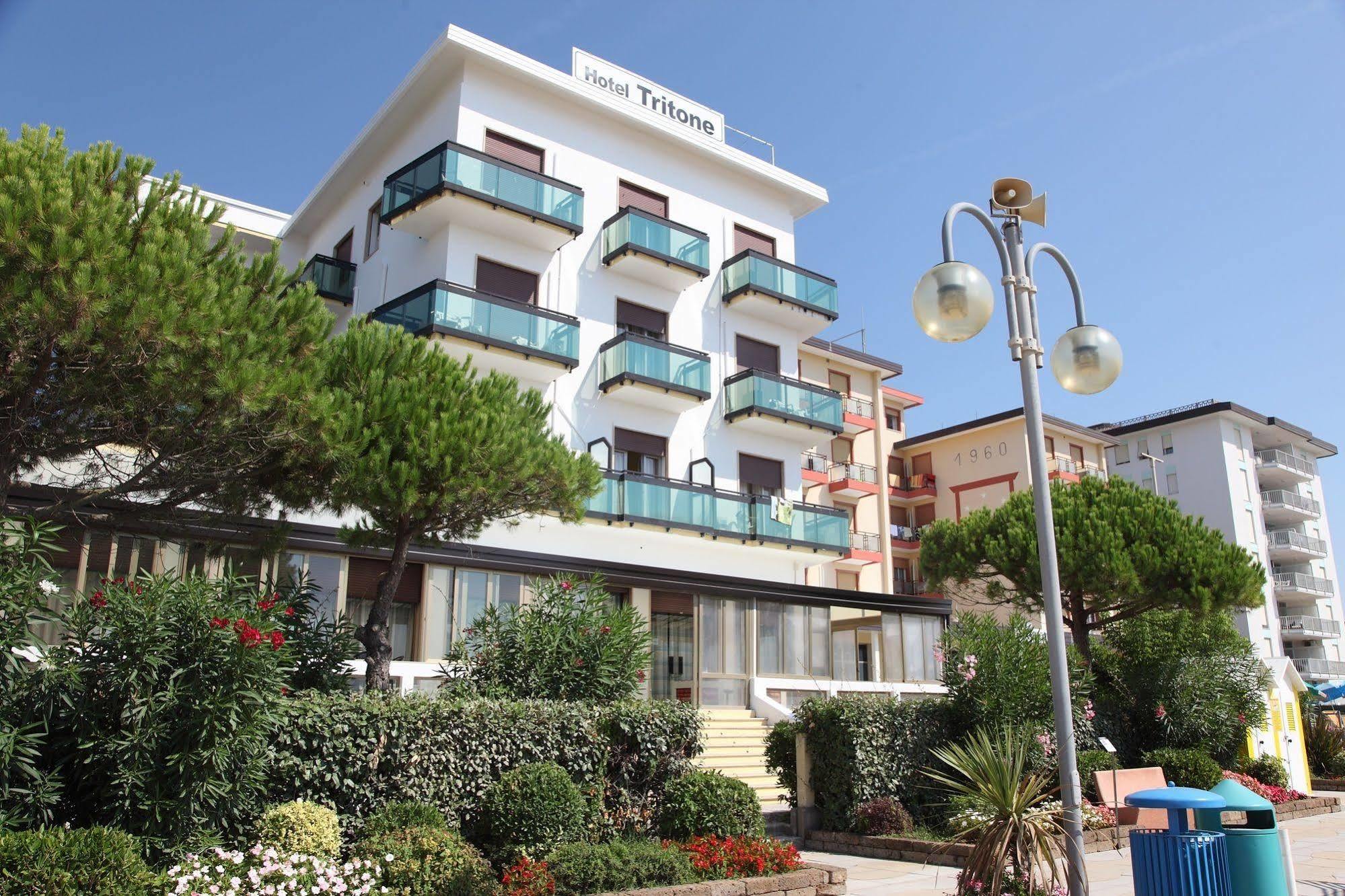 Hotel Tritone Jesolo Lido Exterior photo